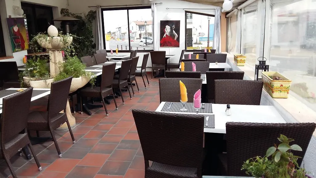 Le Delta Hotel Saintes-Maries-de-la-Mer 0*,