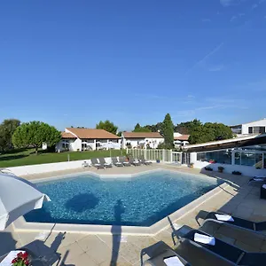 3* Hotel Mas De La Grenouillere Et Centre Equestre En Pleine Nature
